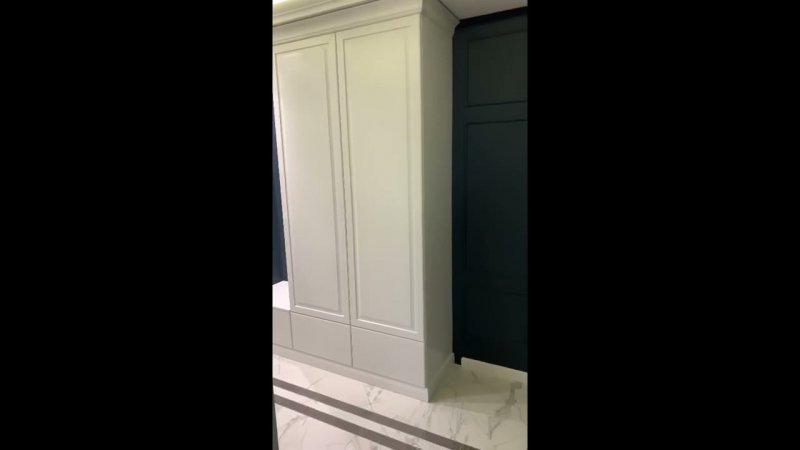Классическая прихожая белого цвета