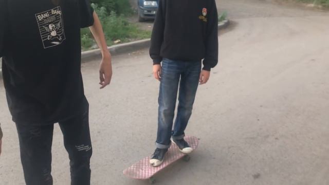 ВЛОГ #4 УЧИМСЯ КАТАТЬ НА СКЕЙТЕ И ВЕСЕЛИМСЯ // УЧИМСЯ ОЛЛИ ? смотреть онлайн