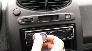 2004 Saturn Vue 2.2L Auto Front