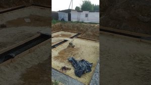Замес 9 кубов бетона на подушку под фбс блоки в одного. Цокольный этаж в одну харю.