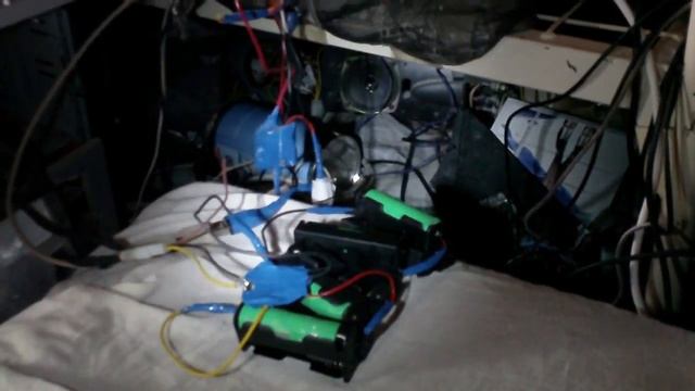 Переделка аккумулятора электровелосипеда с кислотного на литий. Часть 2. Заряжаю батарейки от ноута смотреть онлайн