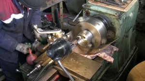 шлифовка посадки на токарном станке.
