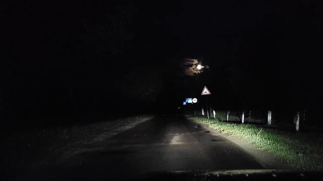 свет фар Ауди 80 б4 сонарбош. мокрая дорога