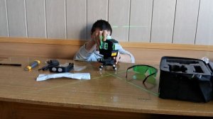 Офигенный лазерный нивелир с тремя плоскостями