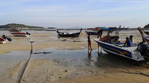 Пляж раваи, Пхукет Таиланд, отлив