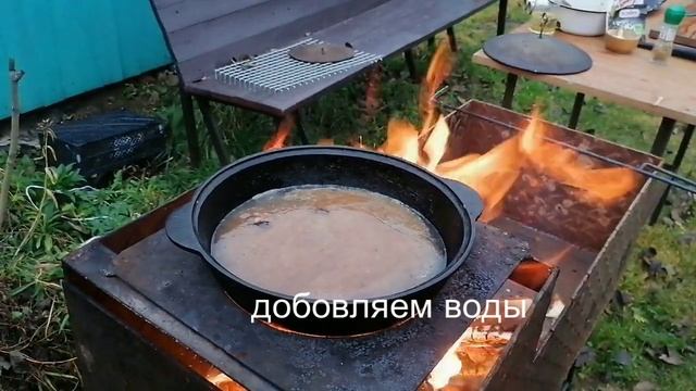 готовим мясное рагу в казане на мангале