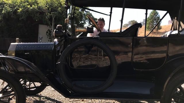 Ford Model T compared to Ford Model A смотреть онлайн