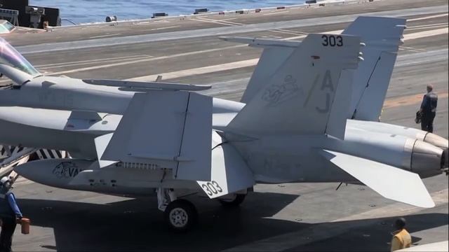 Мeгa aкyлa прoтив Мexa aкулы 2014 смотреть онлайн