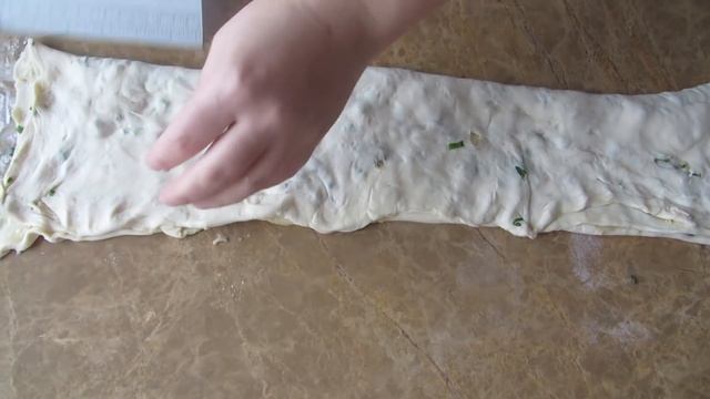 Хорошенько заварите муку маслом и получите мега слоеный хлеб!