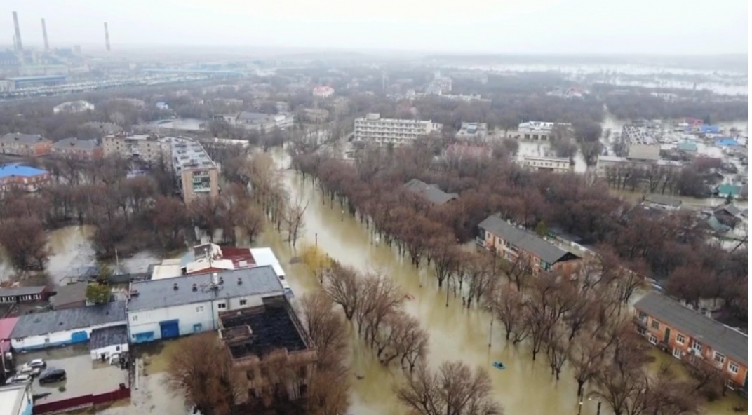 Более десяти тысяч домов подтопило в Оренбургской области после прорыва дамбы