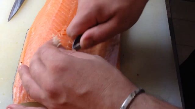 Разделка Лосося для суши и роллов !!! смотреть онлайн