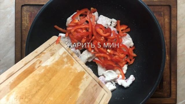 Удон с индейкой, шпинатом и ростками сои
