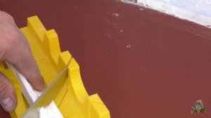 ЛЕГКАЯ ПОДРЕЗКА УГЛОВ НА ПОТОЛОЧНОМ ПЛИНТУСЕ