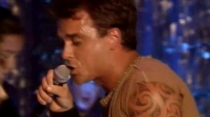 Kylie Minogue & Robbie Williams - Kids (Live Top Of The Pops 20-10-2000)