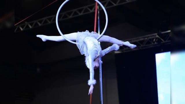 Мои первые соревнования выступление на воздушном кольце , воздушная гимнамтика