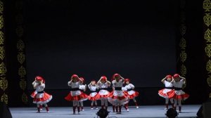 Танец красных шапочек