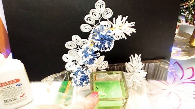 Идеи новогодних украшений подсвечник из бисераЧ 2#Как сделать зимние цветы и веточки. смотреть онлайн
