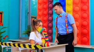 Simple Dimple vs Pop It в колледже! Что круче?