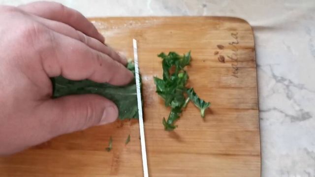 Весенний ЗЕЛЕНЫЙ СУП ИЗ КРАПИВЫ И ЩАВЕЛЯ. смотреть онлайн