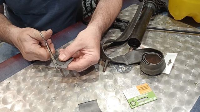 Ремонт опрыскивателя без ремкомплекта . Восстановление клапана садового насоса в домашних условиях смотреть онлайн