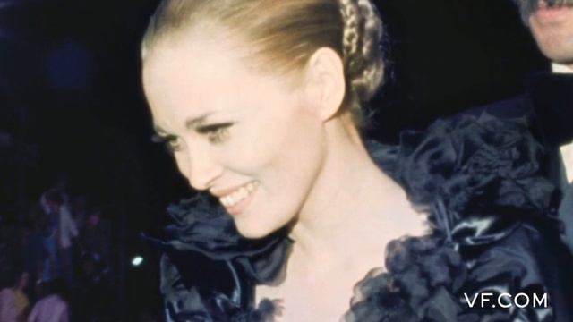 Faye Dunaway - The Secrets to Her Unique Fashion & Style on Vanity Fair Hollywood Style Star смотреть онлайн