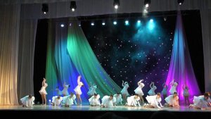 Шоу-балет "Алиса". Группа Одуванчики.