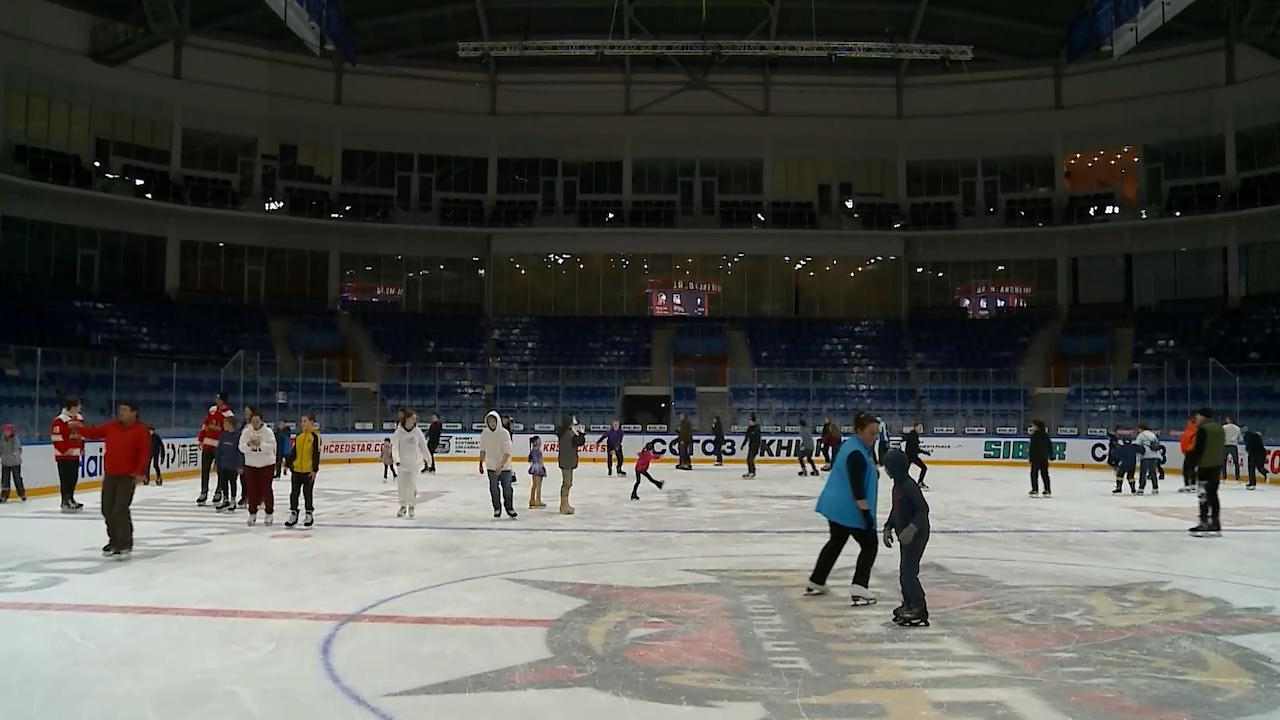 (12+) «Зима в Подмосковье»: на «Арене Мытищи» стартовали массовые катания