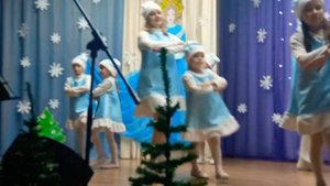 Танец "Зимние забавы"☃️❄❄❄? группа "Карамель". Музыка"Снег и ёлки, ледяные горки"