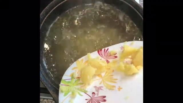 Кислые щи из голени индейки: рецепт от Foodman.club