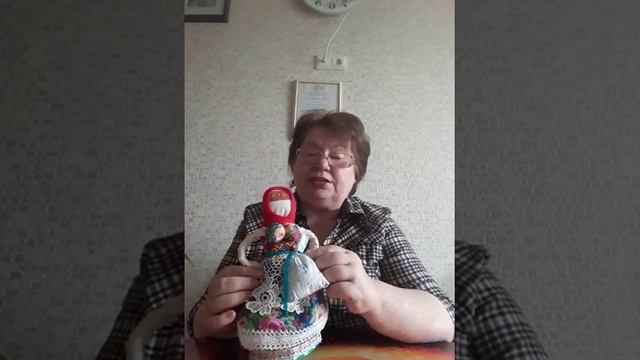 Это кукла - Барыня. Есть у нее и еще одно название "Большуха".