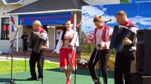Кума исполняет ансамбль "Сельские зори"