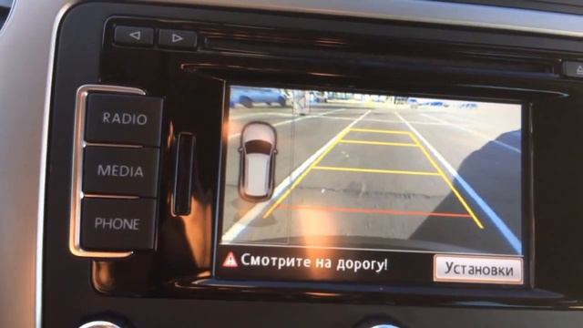 VW Tiguan 2014 г.в. Парковка с помощью камеры заднего вида и активной разметки. смотреть онлайн