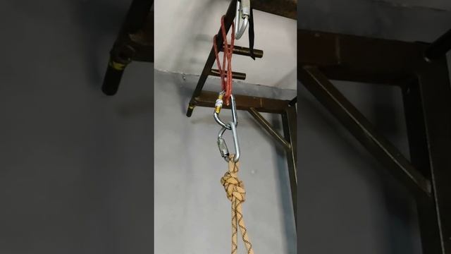 Как легче поднять груз на высоту с помощью верёвки руками? Или что такое полиспаст? смотреть онлайн