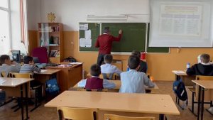 Урок русского языка для детей-инофонов с носителем таджикского языка