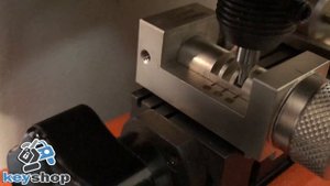 Изготовление ключа Форд транзит, мондео (Ford) с лезвием FO 21и нарезка по коду