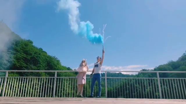 Цветной дым мальчик или девочка смотреть онлайн