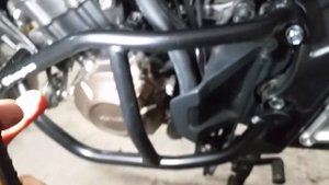 Honda CB650R 2021 года. Устанавливаю защитные дуги, сабкейдж , слайдеры переднего колеса.