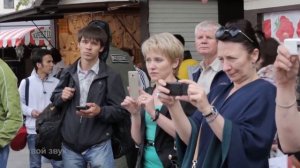 Над землёй летели лебеди