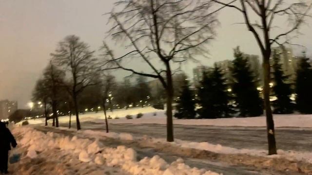 Вот такая прекрасная зимняя сказка гололёд и очень красиво смотрится храм на фонемой так красиво смотреть онлайн