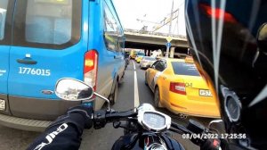 Yamaha XVS 1300 Stryker / Vance & Hines / Moscow traffic