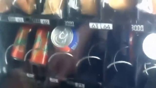 Как достать еду из вендинговых автоматов смотреть онлайн