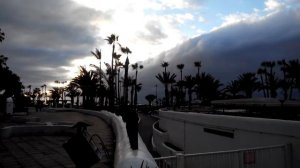 Пляж  Пуэрто-де-ла-Крус (Тенерифе)/Beach of Puerto lde la Cruz (Tenerife)