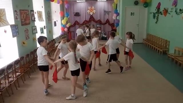 Алые закаты. Красивый танец на уроке физкультуры смотреть онлайн