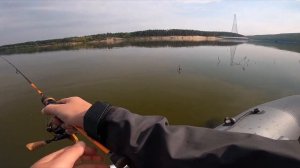 Ловля окуня на муху. Приманка "бомба" по осеннему окуню