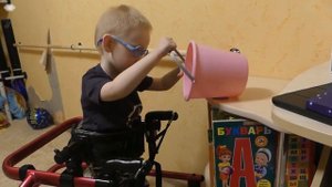 Стародубов Кирилл в тренажере ходьбы Rifton Pacer K-502