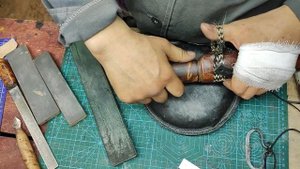 Традиционный Якутский нож + правило + огниво.