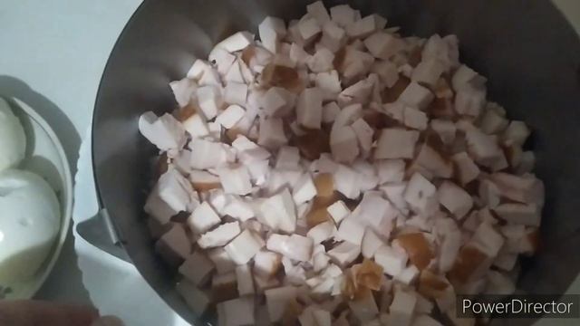 Салат Янтарный с курицей ананасом и сыром
