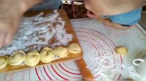 КАК ЛЕПИТЬ ПЕЛЬМЕНИ??КАК САЖАТЬ ЧЕСНОК?ЛЕПИМ ИЗ ПЛАСТИЛИНА ?