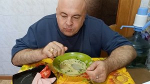 Мукбанг. Лапша, колбаса и помидор. Спорт, политика и укротерроризм.