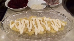 _СЕЛЕДКА ПОД ШУБОЙ_ как в СССР!沙拉鲱鱼 Russian Beet Salad with Herring! Salade de hareng!.mp4